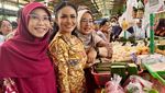 Krisdayanti Makan Bareng Puan Maharani dan Blusukan ke Pasar