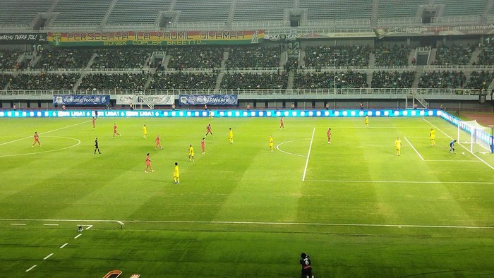 Laga Persebaya vs Barito Putera