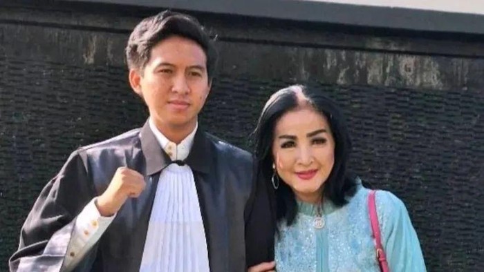 Iqbal Ramadhan, anak Machica Mochtar.