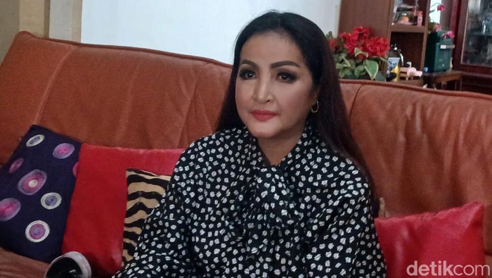 Machica Mochtar bicara soal anak yang belum kembali setelah ikut demo kemarin.