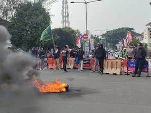 Pendemo Soroti Ketua DPRD Lebak Unggah Garuda Biru Indonesia Baik-baik Saja