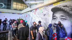 Mengenal Karya Pinot Dalam Instalasi Seni di Pusat Perbelanjaan Mengenal Karya Pinot Dalam Instalasi Seni di Pusat Perbelanjaan