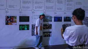 Dalam pamerannya kali ini Pinot juga mendapatkan penghargaan Glorify Indonesia 2024 Anugerah Iconic Creator Award dari JICAF dan Senayan City.