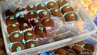 Bagi penggemar cokelat tak perlu khawatir karena ada banyak mochi dengan pilihan rasa cokelat.