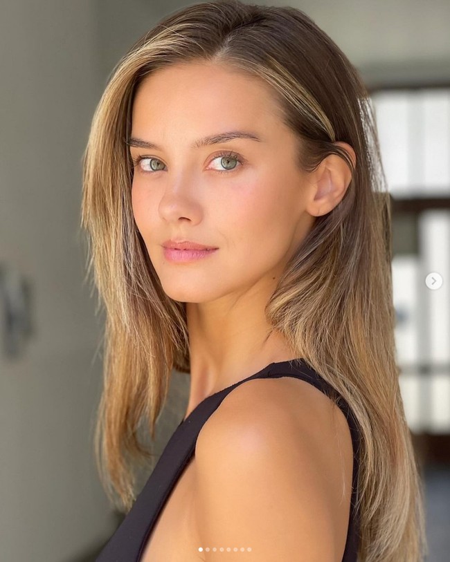 Dalam wawancara dengan Bild, Nicola pernah mengungkapkan dia berasal dari desa di Bavaria, Jerman. Di desanya selalu ada festival bir. Sayangnya dia alergi pada gandum, sehingga jika dia minum bir, bisa membuat tubuhnya ruam. Foto: Dok. Instagram Nicola Cavanis