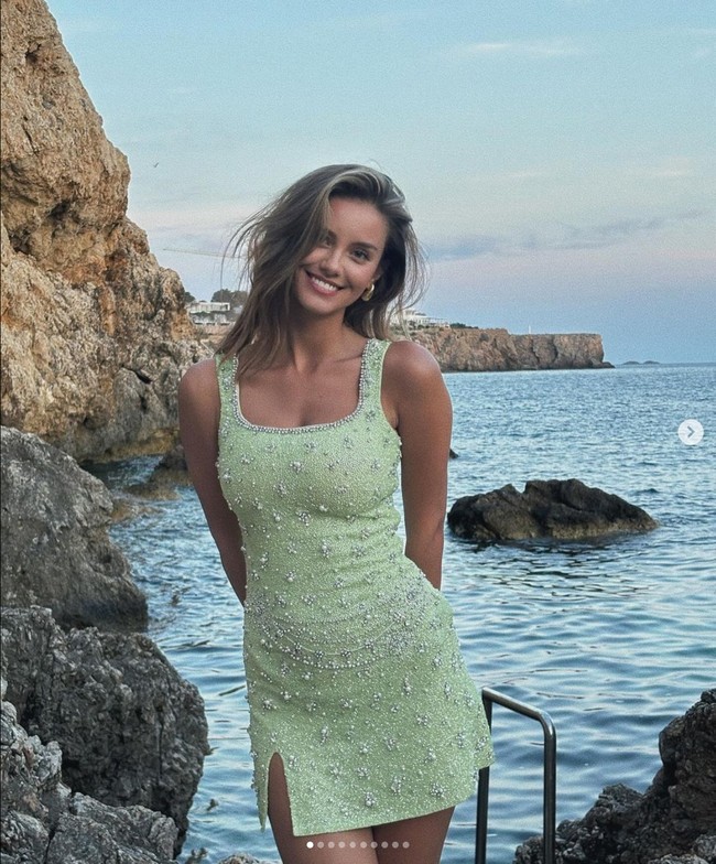 Model 25 tahun ini dan Mats Hummels belum pernah mempublikasikan hubungan mereka ke media sosial. Namun keduanya sudah pernah tertangkap kamera makan bersama di publik. Foto: Dok. Instagram Nicola Cavanis