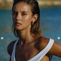 Nicola Cavanis seperti dikutip The Sun diketahui berprofesi sebagai model. Dia juga populer di Instagram dengan pengikut lebih dari 1,9 juta. Foto: Dok. Instagram Nicola Cavanis