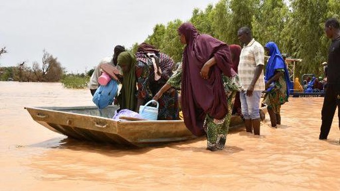 Perubahan Iklim Picu Banjir Melumpuhkan Niger, Putus Akses Jalan