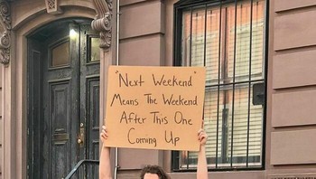 Next weekend itu artinya seminggu setelah akhir pekan ini. Foto: Instagram/dudewithsign