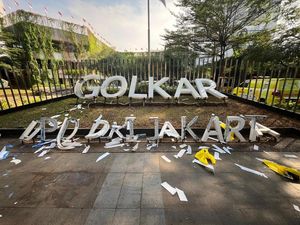 Penampakan Papan Nama Depan Kantor Golkar DKI Dirusak OTK