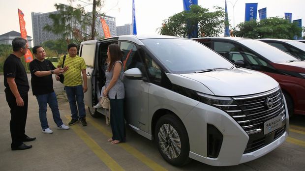 Para pembeli batch pertama All New Nissan Serena e-Power