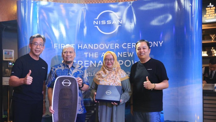 Para pembeli batch pertama All New Nissan Serena e-Power