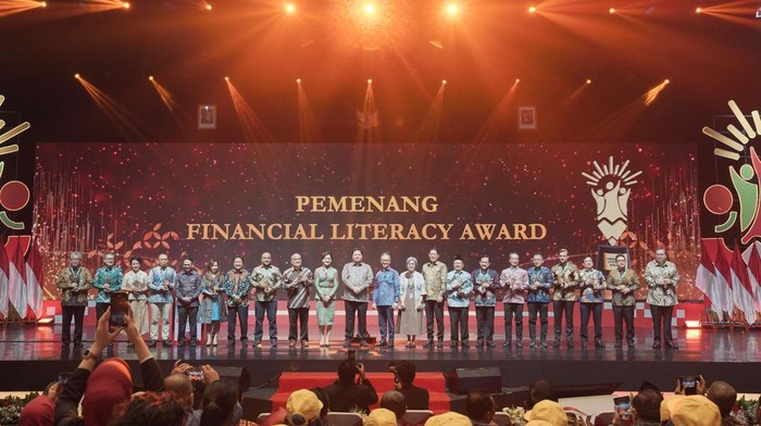 Pegadaian raih penghargaan dari OJK