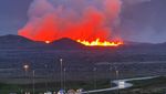 Penampakan Letusan Gunung Berapi di Islandia