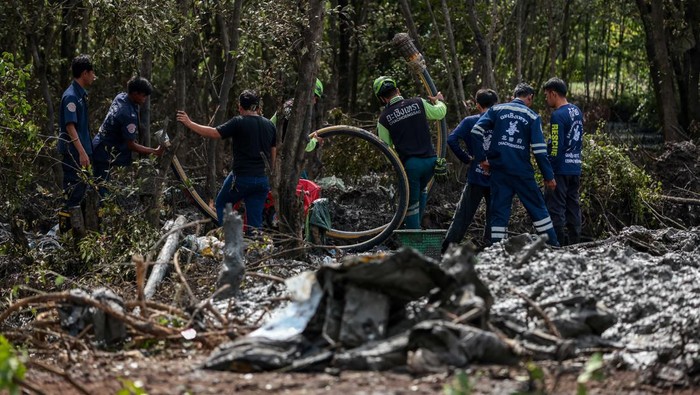 Rescue workers search the wreckage of a small aircraft a day after it crashed as five tourists from China and four Thais, including the two pilots, all presumed dead, in Bang Pakong, Chachoengsao province, Thailand, August 23, 2024. REUTERS/Patipat Janthong