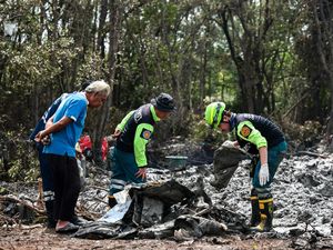 Penampakan Puing-puing Pesawat Jatuh di Hutan Thailand, 9 Orang Tewas