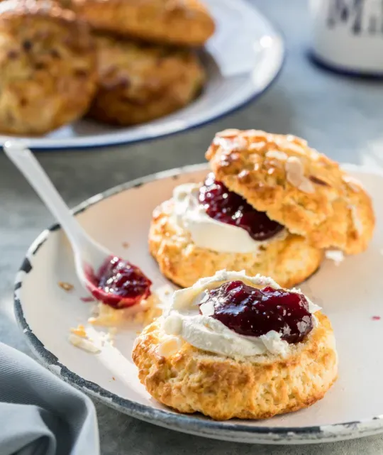 Peneliti Temukan Cara Terbaik Menikmati Kue Scone Saat Ngeteh