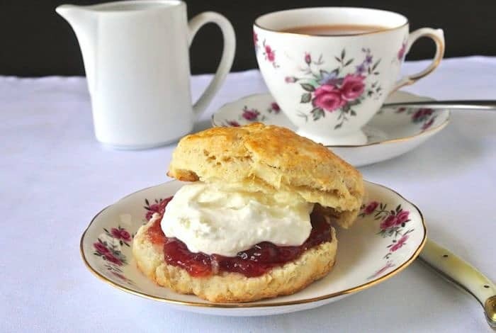 Peneliti Temukan Cara Terbaik Menikmati Kue Scone Saat Ngeteh