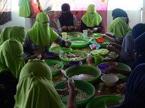 Melihat Pengolahan Rajungan Sebelum Diekspor ke Korea-Jepang