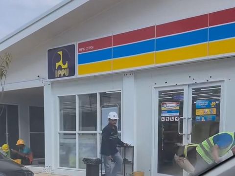 Pengunjung Minimarket Lepas Alas Kaki di IKN