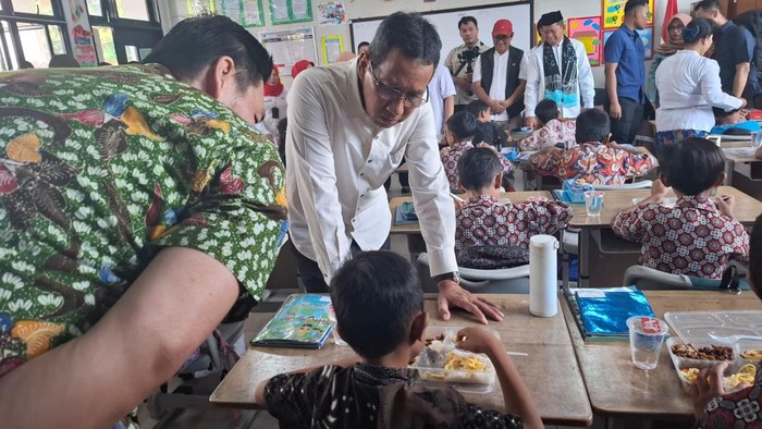 Inisiatif Mulia: Heru Budi Gelar Program Makan Siang Bernutrisi Gratis untuk Pelajar SD di Jakarta Utara