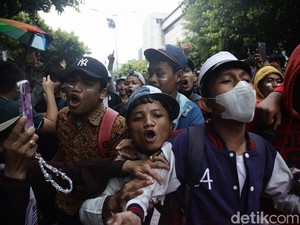 Pemprov DKI Bina Puluhan Pelajar yang Ikut Demo Revisi UU Pilkada