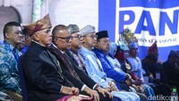 Penetapan itu dilakukan di Ballroom Hotel Kempinski, Jakarta, pada Jumat (23/8/2024) malam. Zulhas terpilih secara aklamasi.