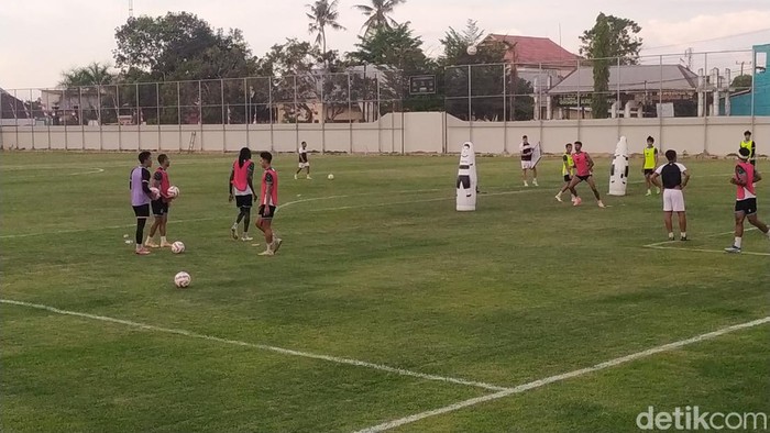 PSM Makassar latihan di Stadion Kalegowa jelang melawan Dewa United dalam laga pekan ketiga Liga 1 2024/2025.