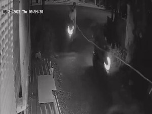 Terekam CCTV! Mahasiswi Dipepet 2 Pria Bersajam di Bantul, Laptop-iPhone Raib