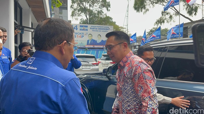 Ridwan Kamil menyambangi markas Partai Demokrat Jakarta, 23 Agustus 2024. (Rumondang Naibaho/detikcom)
