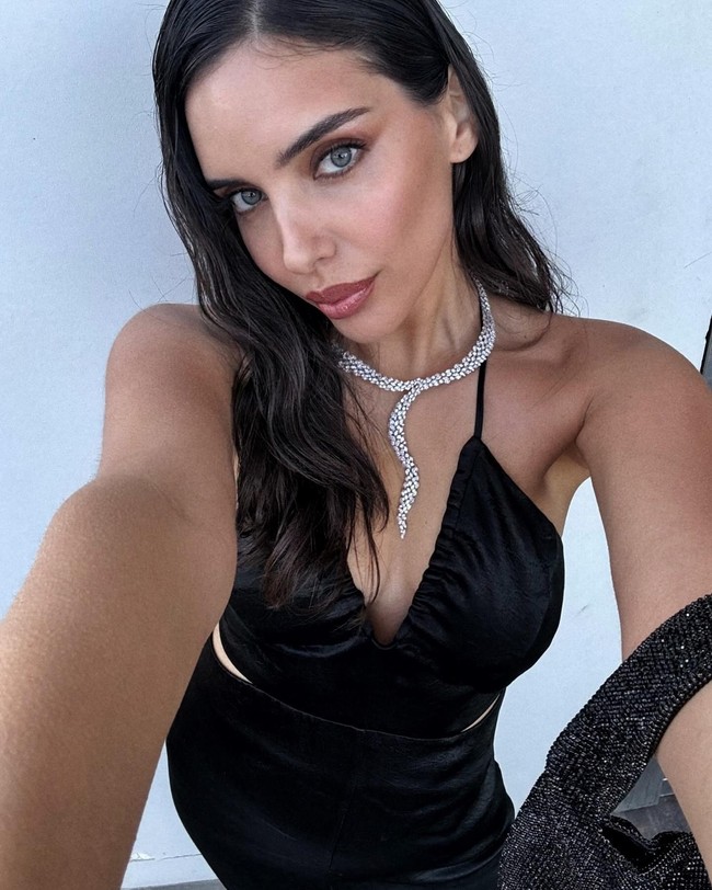 Pernyataan tersebut jadi sorotan dan mengundang berbagai kritik dari warga lokal. Para chef pun memberi saran agar Sara tidak hanya mengunjungi restoran-restoran yang Instagramable. Tampaknya Sara harus mencoba rekomendasi-rekomendasi tersebut karena ia akan kembali ke Manchester dalam waktu dekat. Foto: Instagram Sara Guendogan