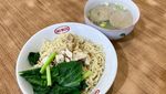 Sarapan Mie Ayam dan Locupan yang Eksis Sejak 60 Tahun Lalu