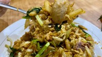 Rasa locupan seperti makan kwetiau tapi versi lebih empuk. Menu ini menarik untuk dicoba kalau sedang bosan makan mie atau kwetiau biasa. Foto: detikFood