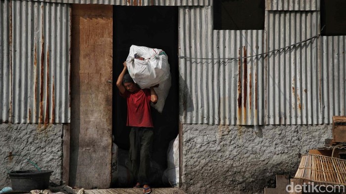 Sederet Tantangan untuk Kejar Pertumbuhan ekonomi 5,2% Pertumbuhan ekonomi Indonesia ditargetkan 5,2% pada 2024. Ada beberapa tantangan global dan dalam negeri yang harus dihadapi Indonesia dalam capai target itu.