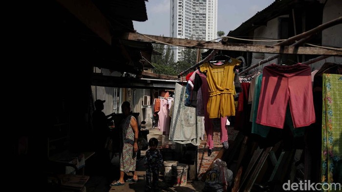 Sederet Tantangan untuk Kejar Pertumbuhan ekonomi 5,2% Pertumbuhan ekonomi Indonesia ditargetkan 5,2% pada 2024. Ada beberapa tantangan global dan dalam negeri yang harus dihadapi Indonesia dalam capai target itu.