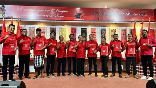 Sejumlah kader menerima rekomendasi sebagai pimpinan DPRD di Kantor DPD PDIP Bali, Jumat (23/8/2024) (Dok. DPD PDIP Bali)