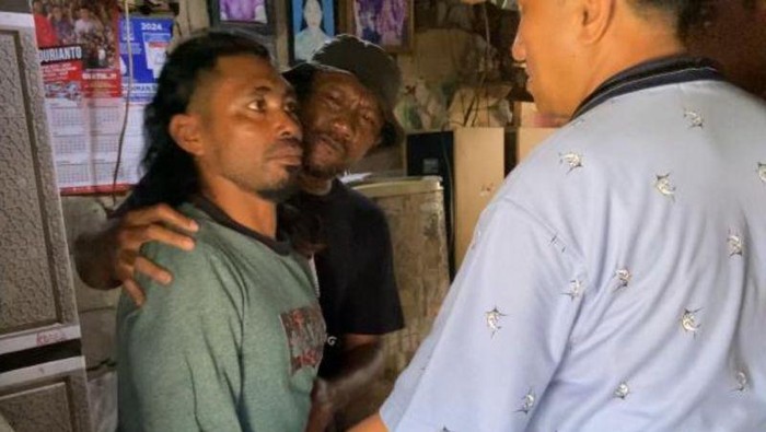 Seorang pria berinisial IL (37) diduga menganiaya istrinya, AS (33). Polres Metro Jakarta Utara dan Unit Reskrim Polsek Cilincing menangkap IL. (ANTARA/HO- Polres Jakut)