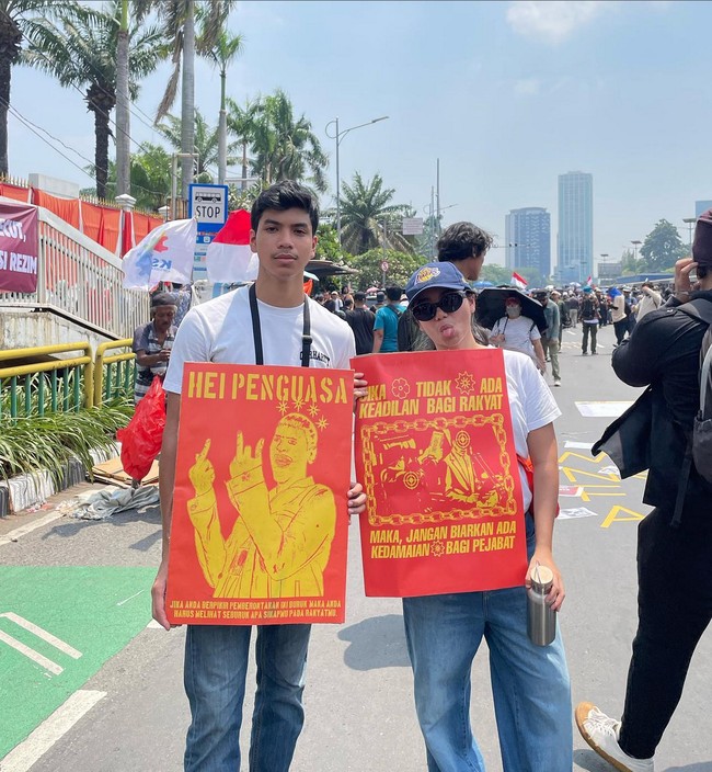 Shalima demonstrasi bersama adiknya, Alfath Hakim, dan sang ibu Wanda Hamidah. Foto: Instagram/@shalimahakim