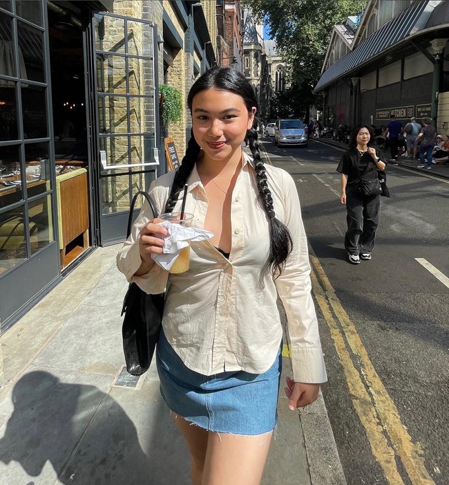 Sosok Shalima terbilang jarang tersorot publik. Namun dia cukup populer di Instagram dengan 42 ribuan followers. Foto: Instagram/@shalimahakim