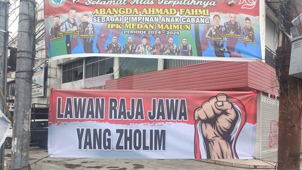 Spanduk Lawan Raja Yang Zalim muncul di Medan. (Istimewa)