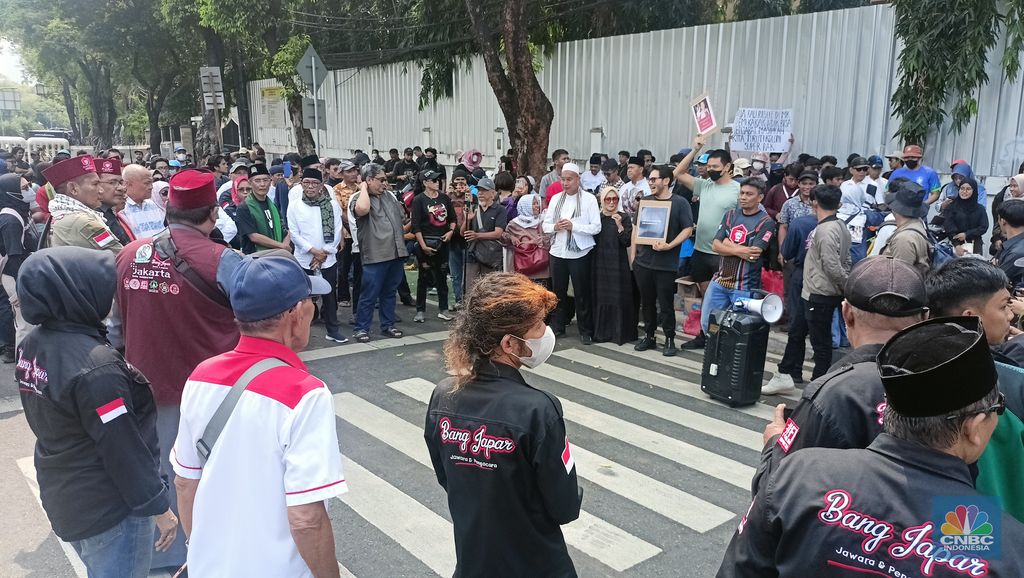 Suasana jalan Imam Bonjol yang menjadi lokasi gedung Komisi Pemilihan Umum (KPU) ditutup. (CNCB Indonesia/Ferry Sandi) Suasana jalan Imam Bonjol yang menjadi lokasi gedung Komisi Pemilihan Umum (KPU) ditutup. (CNCB Indonesia/Ferry Sandi)