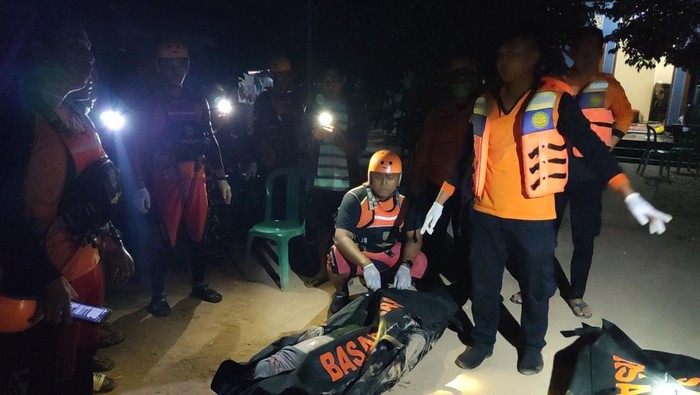 Sultan Arsih (7) bocah SD yang tergelincir dan hilang tenggelam di Sungai Musi Palembang ditemukan meninggal dunia