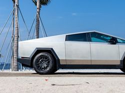 Tesla Cybertruck Versi Tempur yang Diduga Disabot Elon Musk