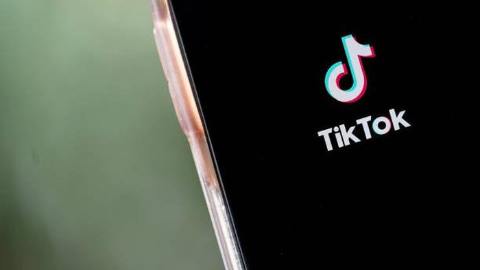 WASHINGTON, DC - AUGUST 07: In this photo illustration, the TikTok app is displayed on an Apple iPhone on August 7, 2020 in Washington, DC. On Thursday evening, President Donald Trump signed an executive order that bans any transactions between the parent company of TikTok, ByteDance, and U.S. citizens due to national security reasons. The president signed a separate executive order banning transactions with China-based tech company Tencent, which owns the app WeChat. Both orders are set to take effect in 45 days. (Photo Illustration by Drew Angerer/Getty Images)
