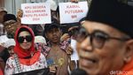 Tokoh Betawi Biem Benjamin Ikut Aksi di KPU