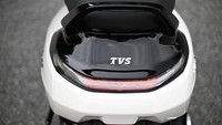 Pabrikan membekali Jupiter 110 baru dengan mesin 113,3cc bersilinder tunggal dengan pendingin udara. Spesifikasi itu mampu menghasilkan tenaga 7,9 PS pada 6.500 rpm dan torsi 9,8 Nm pada 5.000 rpm. Foto: Doc. TVS.