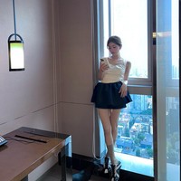 Dilansir Vn Express, wanita 25 tahun tersebut kemudian mulai menerapkan tiga aturan dalam pola hidupnya. Dalam akun media sosial Xiaohongshu, pemain Hidden Love tersebut menyebut bahwa sarapan sehat, makan serat, dan tidak makan malam adalah rahasia dietnya. Karena itu, setiap pagi ia akan memulai hari dengan smoothie buah-buahan dari pisang, buah naga, blueberry, dan yogurt tanpa gula. Foto: Instagram Zhao Lusi