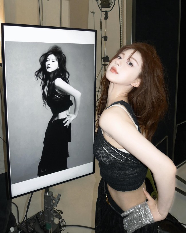 Zhao Lusi disebut telah melakukan diet ketat ketika mengawali kariernya di dunia hiburan pada 2017. Ketika itu, ia disebut punya berat badan 56 kg dengan wajah yang lebih chubby. Sedangkan di China, tren kecantikan untuk wanita adalah tubuh ekstra langsing dan wajah yang kecil. Ia pun mulai mencari cara untuk menurunkan berat badan.Foto: Instagram Zhao Lusi