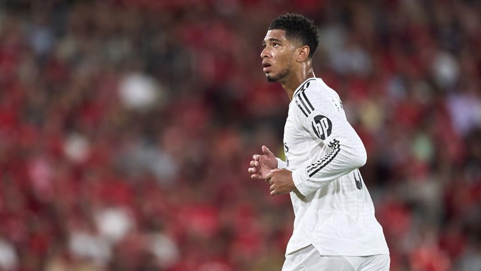 MALLORCA, SPAIN - AUGUST 18: Jude Bellingham of Real Madrid CF looks on during the La Liga EA Sports match between RCD Mallorca and Real Madrid CF at Estadi de Son Moix on August 18, 2024 in Mallorca, Spain. (Photo by Mateo Villalba/Getty Images)