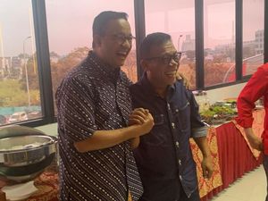 Salam Komando Anies-Masinton Jadi Sorotan di Kantor PDIP Jakarta